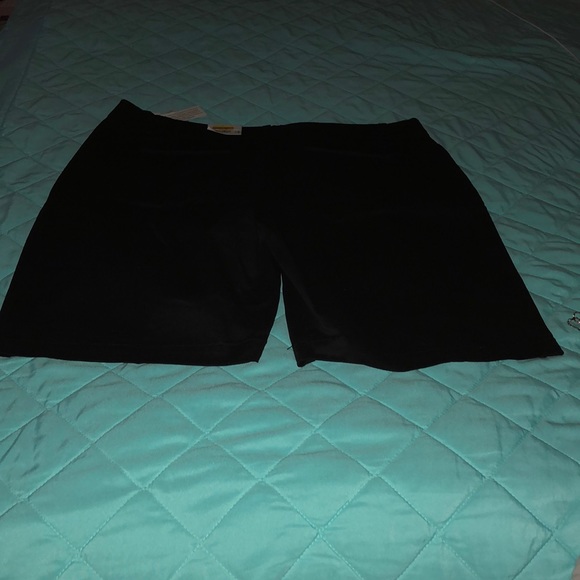 Shorts - Picture 3 of 3
